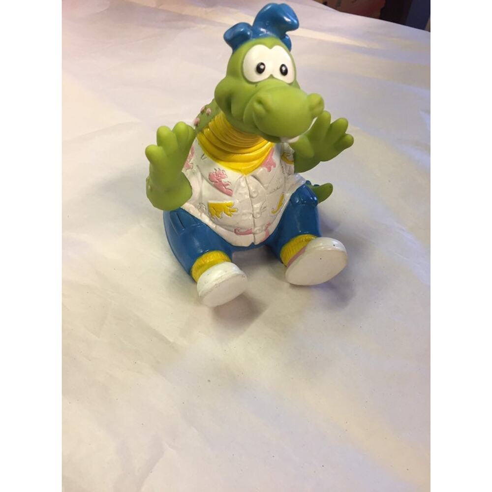 Eureeka's castle Magellen the dragon hand puppet from pizza hut perfect shape.